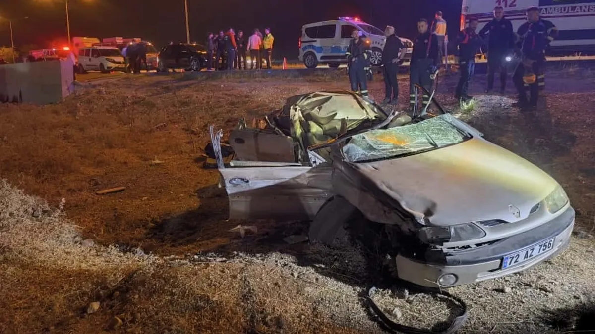 Batman'da feci kaza! Kontrolden çıkan araç TIR'a arkadan çarptı: 2 ölü