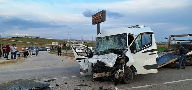 Ankara’da feci kaza: İşçi servisi ile kamyon çarpıştı