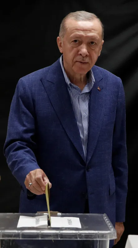 Son dakika: Türkiye sandık başında! Başkan Erdoğan İstanbul’da oyunu kullandı