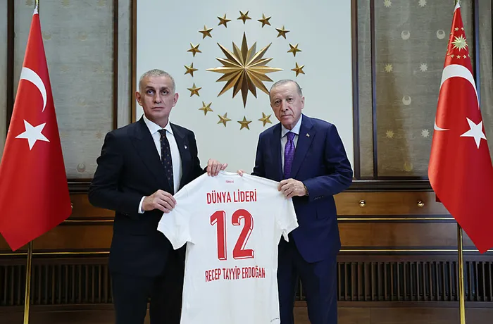 Başkan Erdoğan TFF’yi kabul etti! Hacıosmanoğlu’ndan hediye: Dünya lideri!