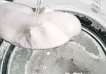 Çaydanlıktaki kireci tek seferde temizliyor! Sadece 2 malzemeyle...