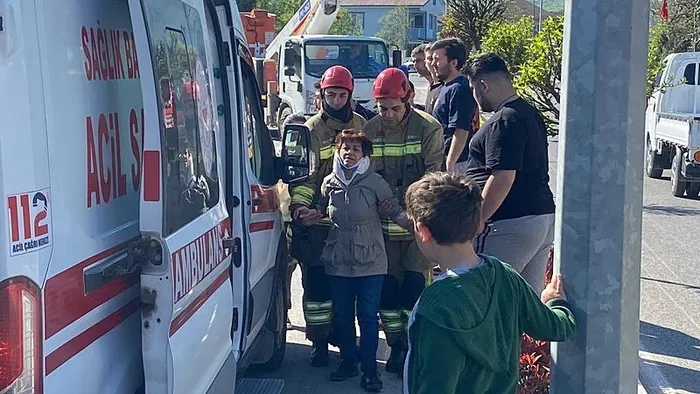 1712391896099.jpeg Düzce'de halk otobüsü beton direğe çarptı: 12 yaralı - 2