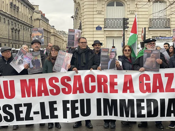 Fransızlar Filistin için toplandı! Fransa Dışişleri Bakanlığı binası yakınlarında Siyonist İsrail’e protesto