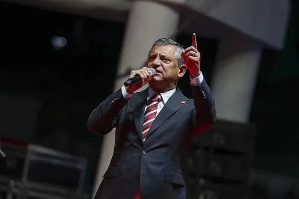 ozgur-ozelin-karnesi-kiriklarla-dolu-saibeli-kurultaydan-bugune-ozel-gercekleri-1757743883052.jpeg CHP lideri Özgür Özel