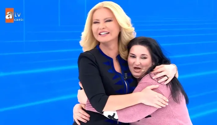 8-kisiyle-evlendi-guzelligi-basina-bela-odu-muge-1770374014168.jpg Kaynak: ATV