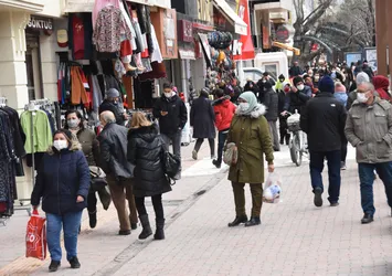 Türk mutasyonu var mı? Uzman isim uyardı: Üçüncü salgın kapıda!