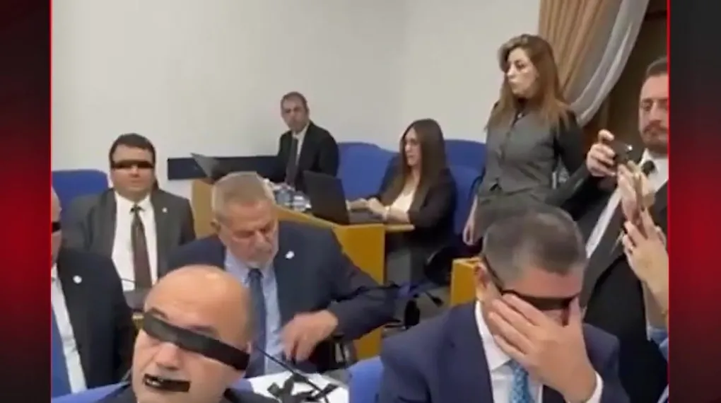 YENİ PARTİ'DEN SİYAH BANTLI TİYATRO