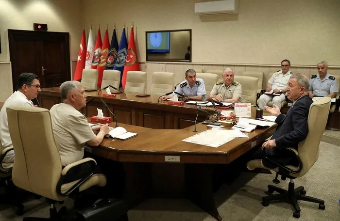 Bakan Hulusi Akar ve komuta kademesinden sınır ötesi harekat toplantısı - 1