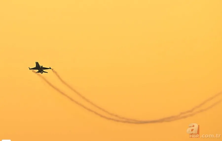 SOLOTÜRK'ten Büyük Zafer'de nefes kesen saygı uçuşu! Vatandaşlar hayranlıkla izledi 8