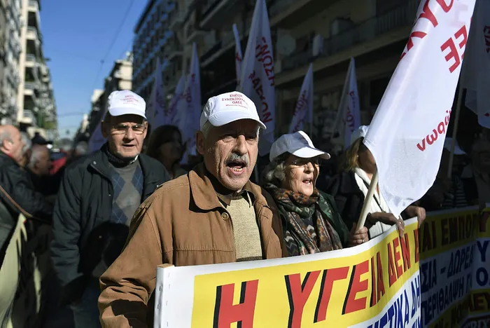 Yunanistan'da işler daha da kötüye gidiyor! 'Kemer sıkma' karşıtı gösteri düzenlendi - 1