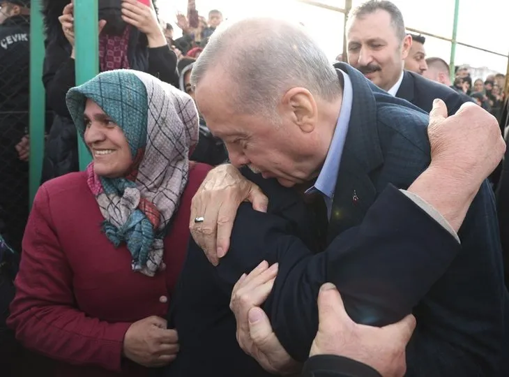 Başkan Recep Tayyip Erdoğan'a Afşin'deki depremzedelerden sevgi seli