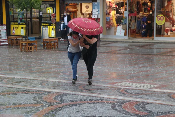 hava-durumu-meteoroloji-istanbul-ve-bircok-il-icin-saat-verip-uyardi-bugun-hava-nasil-olacak-istanbul-ankara-izmir-20-haziran-2021-1624160346283.jpg HAVA DURUMU | Meteoroloji İstanbul ve birçok il için saat verip uyardı| Bugün hava nasıl olacak? İstanbul Ankara İzmir 20 Haziran 2021 - 4
