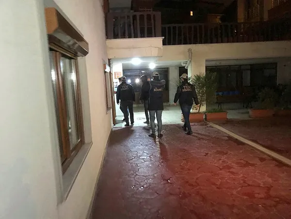 İstanbul merkezli 33 ilde dev FETÖ operasyonu: 100’ün üzerinde gözaltı var