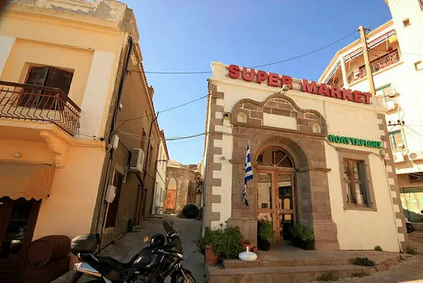 Yunanlar Niyazi Mısri’nin türbesini markete çevirdiler