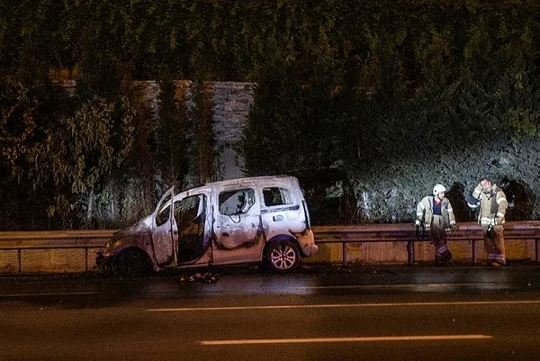 1687240252155.jpeg Bağcılar'da feci kaza! İki kamyonet çarpıştı: 3 ağır yaralı - 1