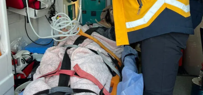 Hatay’daki depremde enkaz altında kalan genç kendisini kurtaran askere seni bir yerden tanıyorum diye seslendi