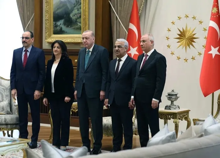 omer-celikten-terorsuz-turkiye-yorumu-ince-iscilik-asamasindayiz-1785162724686.jpeg Ömer Çelik'ten Terörsüz Türkiye yorumu: İnce işçilik aşamasındayız - 2