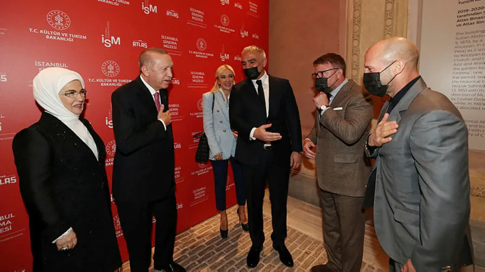 Başkan Erdoğan ve Jason Statham'ın selamlaşması sosyal medyayı salladı