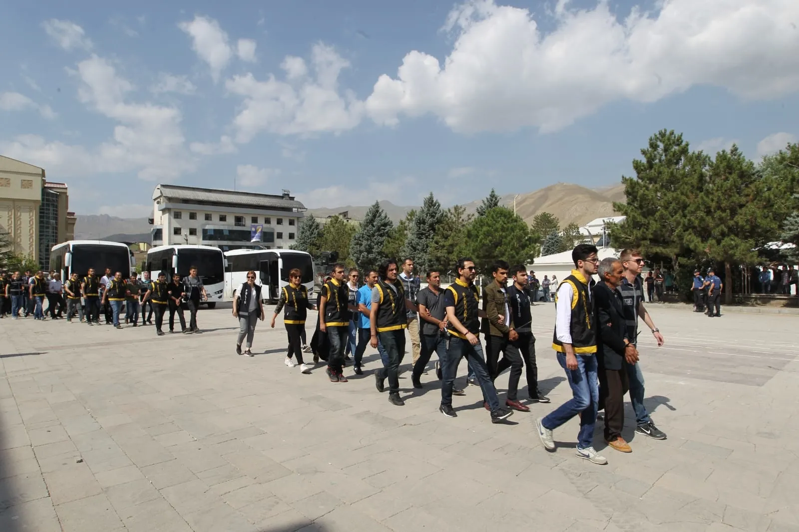 Hakkari'de 'Beyaz Önlük' operasyonu