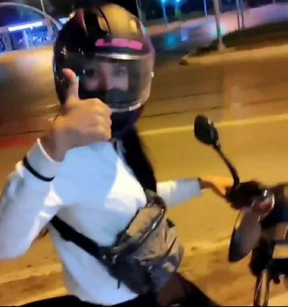 izmirde-motosiklet-surucusu-elif-yasamini-yitirdi-1625053293970.jpg İzmir’de motosiklet sürücüsü Elif yaşamını yitirdi - 1