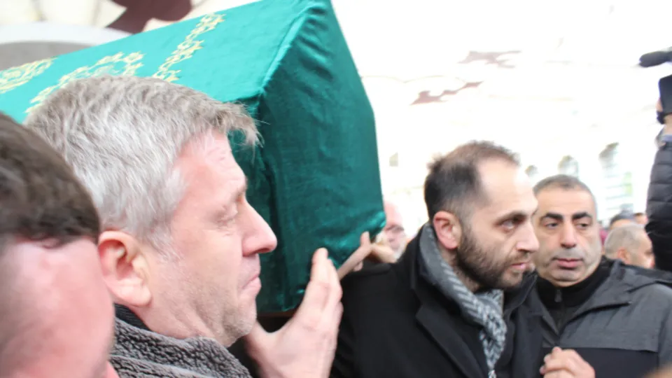 Metin Şentürk'ün acı günü! Gözyaşları içinde toprağa verdi