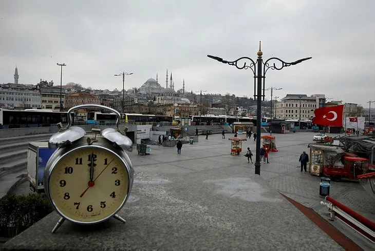 Dünya bu fotoğrafı konuşuyor! Reuters geçti: İstanbul’da saat tam 12.00...