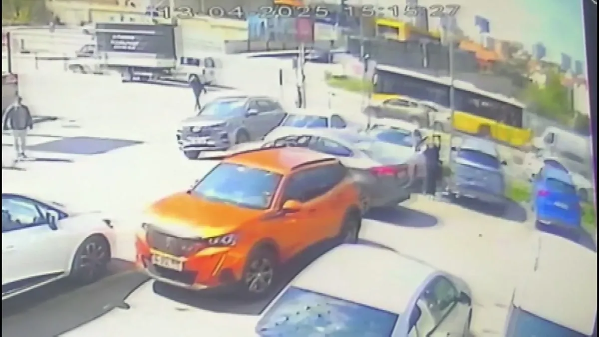 Ataşehir'de motosiklet yayaya çarptı!