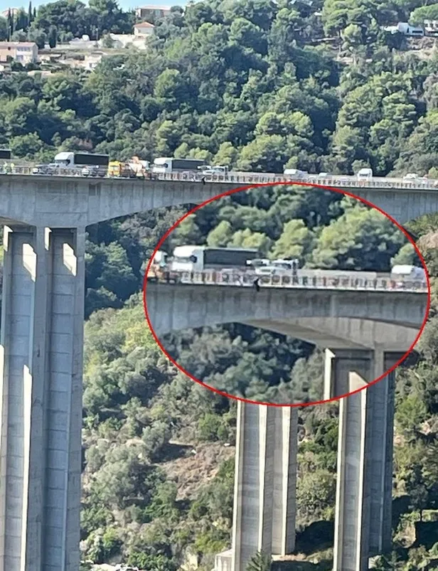 alexis-beka-beka-son-dakika-beka-beka-kimdir-kac-yasinda-hangi-takimlarda-oynadi-1695982087668.jpg Alexis Beka Beka son dakika! Beka Beka kimdir, kaç yaşında, hangi takımlarda oynadı? - 1