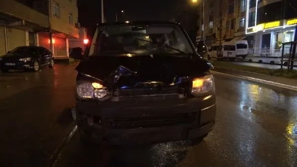 Son dakika: İstanbul Arnavutköy'de minibüs ata çarptı - 2