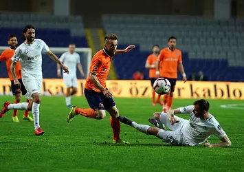 Medipol Başakşehir, Atiker Konyaspor'u 2-0 skoarla mağlup etti