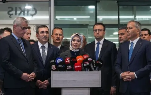 tusasa-teror-saldirisi-yaralilarin-durumu-nasil-bakan-yerlikaya-acikladi-7si-ozel-harekattan-1729713956287.jpg TUSAŞ'a terör saldırısında yaralıların durumu nasıl? Bakan Yerlikaya açıkladı: 7'si özel harekattan - 2
