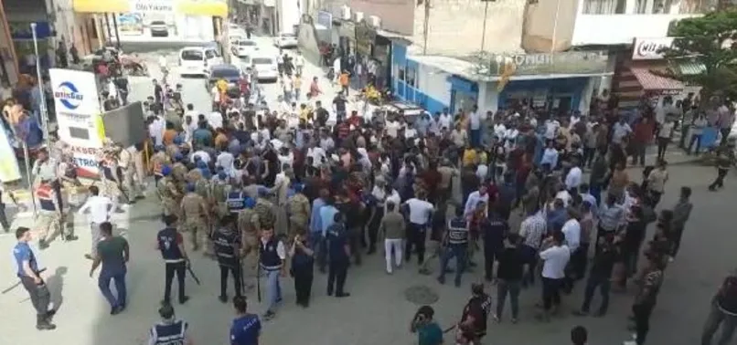 Şanlıurfa'da arazi kavgası yüzünden sokaklar savaş alanına döndü! 2 aşiretin çatışmasında polisler yaralandı | İşte o görüntüler