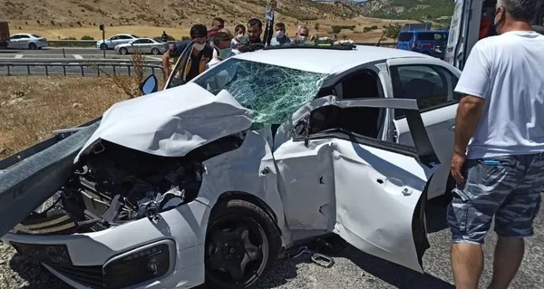 Adıyaman'da feci kaza! Yolcu otobüsü ile otomobil çarpıştı - 3