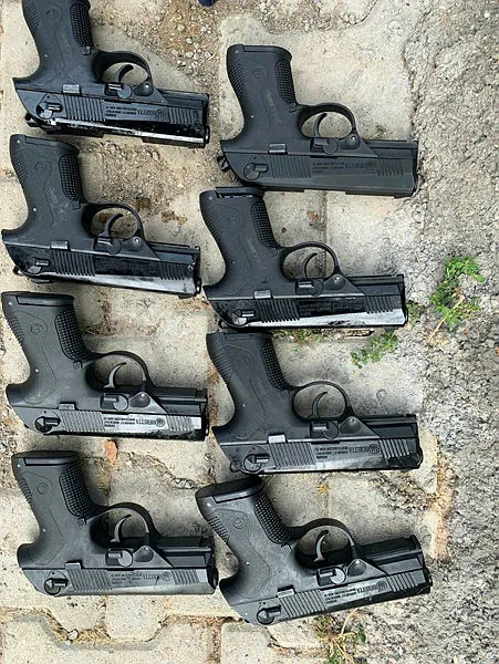 Gaziantep'te araziye atılan çoraplardan 8 tabanca çıktı - 3