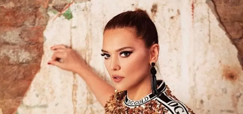 Demet Akalın Manavgat’taki yangında evini kaybeden teyzeye verdiği sözü tuttu