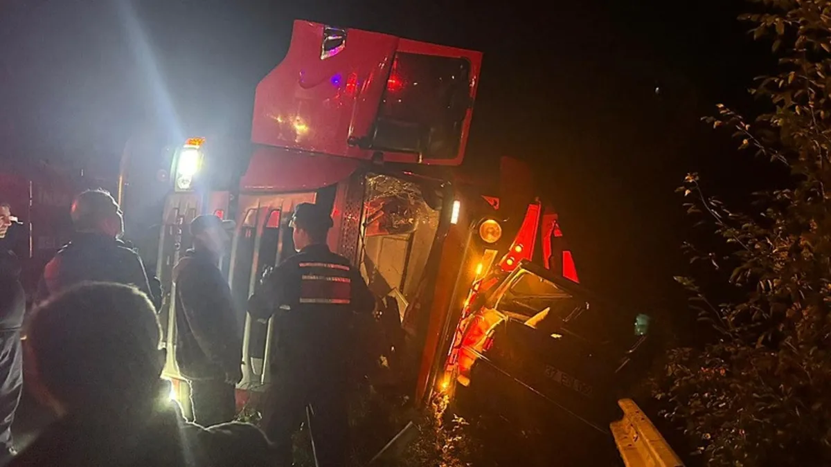 Polatlı'da katliam gibi kaza! Minibüs ile otomobil çarpıştı: Çok sayıda yaralı var