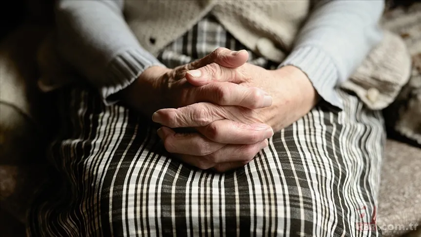 Konuşurken bu belirtiye dikkat: Alzheimer’ın erken işareti belli oldu 5