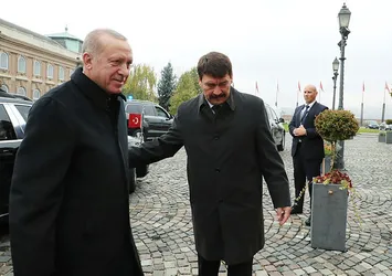 Başkan Erdoğan'a Macaristan'da sıcak karşılama