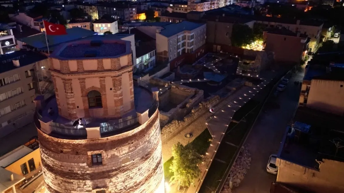 Bakan Ersoy paylaştı: Edirne’nin tarihi saat kulesi yeniden ziyarete açıldı