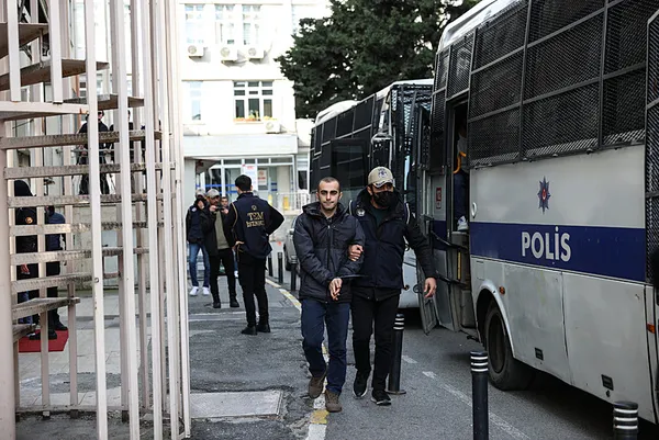 Çağlayan Adliyesi’ndeki terör saldırısını aydınlatma operasyonu! Gözaltına alınan şüpheliler hakkında kritik bilgilere ulaşıldı