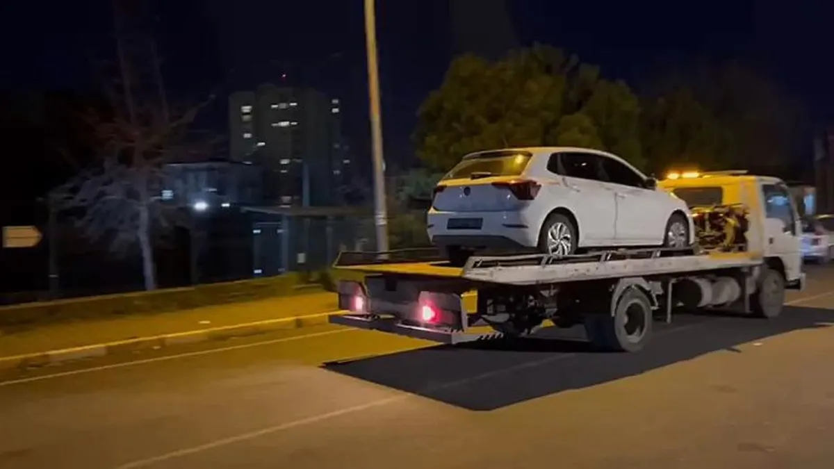 Araç değil tam bir cephanelik! Tabancadan el bombasına... 4 şüpheli gözaltında