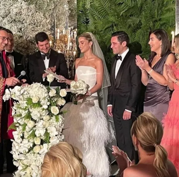 haci-sabanci-ve-nazli-kayi-sessiz-sedasiz-dunya-evine-girdi-1633863551851.jpg Hacı Sabancı ve Nazlı Kayı sessiz sedasız dünya evine girdi - 3