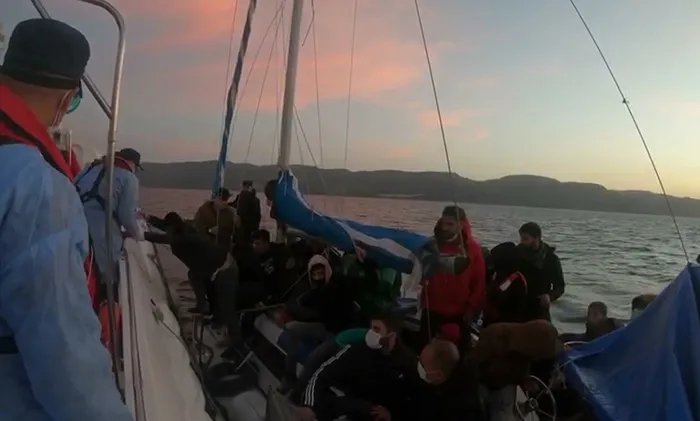 Türk karasularına itilen 29 düzensiz göçmen kurtarıldı - 1