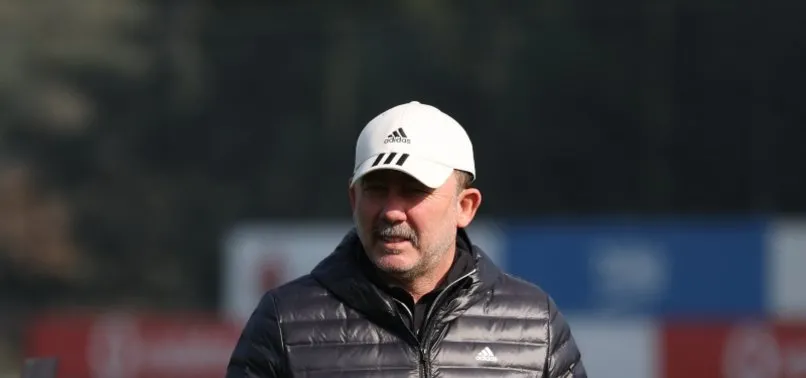 Sergen Yalçın takıma neşteri vuruyor