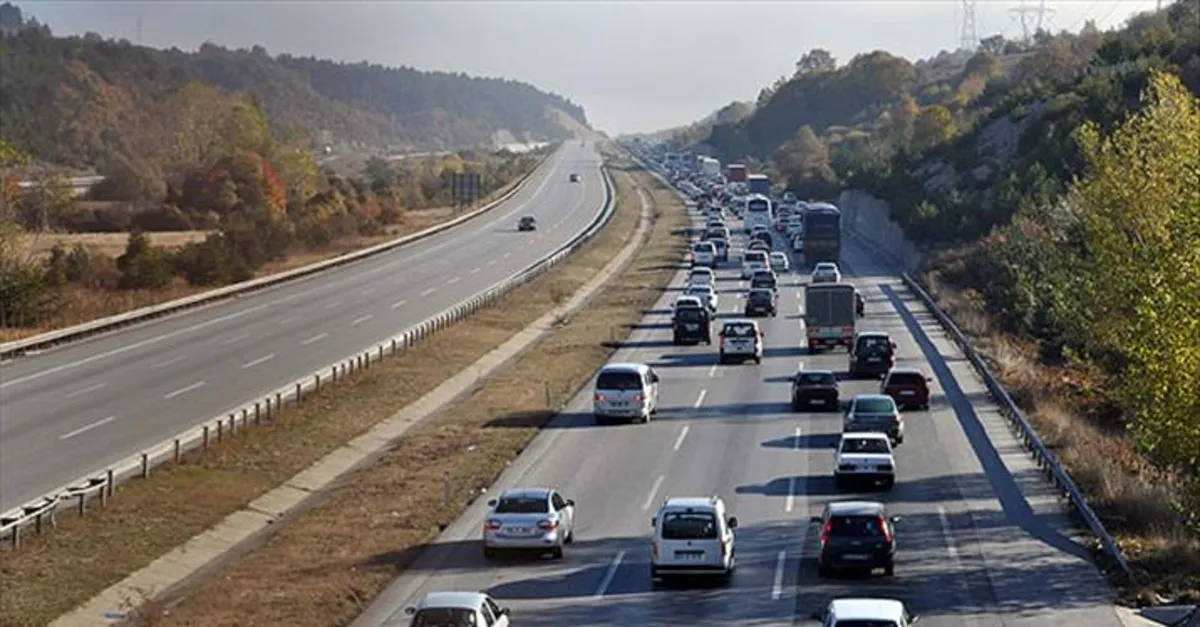 Trafikte kavga için aşağıya inen yandı