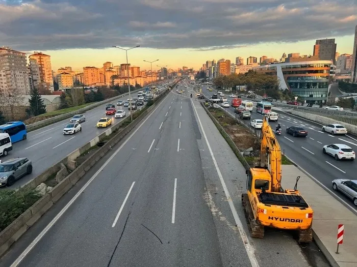 İstanbullular dikkat! -Ataşehir D-100 Karayolu’nda 30 gün sürecek yol çalışması başladı