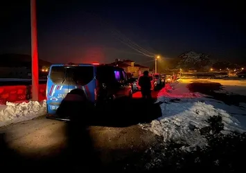 İntihar girişiminde bulunan genç hem kendini hem de jandarma astsubayı vurdu