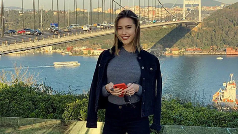 Chloe Loughnan Serdar Ortaç’ı çabuk unuttu! İşte Chloe Loughnan’ın yeni aşkı