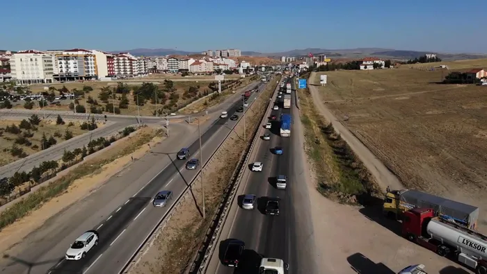 Son dakika: 43 ilin geçiş güzergâhında bayram trafiği! Günlük 100 binin üzerinde araç geçiyor - 2