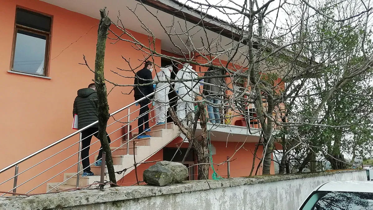 Kocaeli'deki 85 yaşındaki adam elleri bantlı halde ölü bulundu: Evde kanlı ayak izleri…